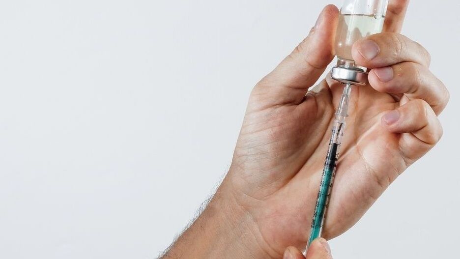 Injekce vazelíny do genitálií